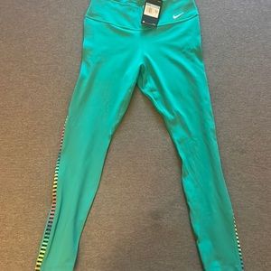Womens Nike leggings (New)